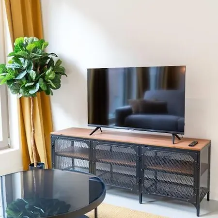 Chic 2-bedroom Haven In Apartment Antwerp