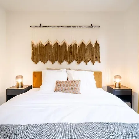 Apartment Chic 2-bedroom Haven In