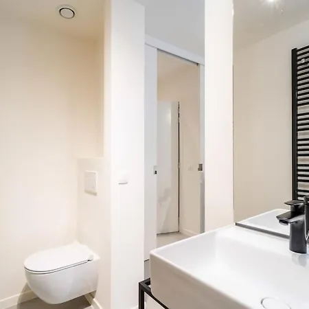 Apartment Chic 2-bedroom Haven In *